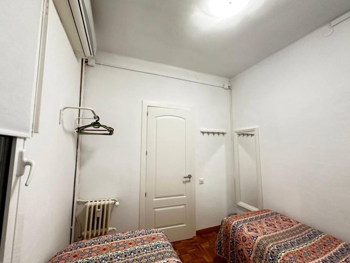 Rooms Nuevo Roger Barcelona Buitenkant foto